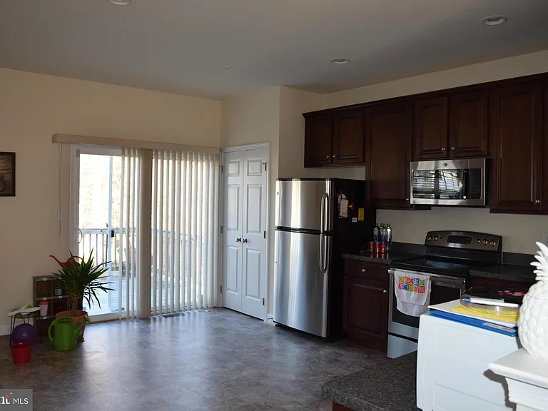 390 English Oak Ln — Photo 8