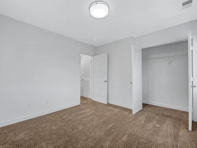 River Hill Apartments — Photo 8
