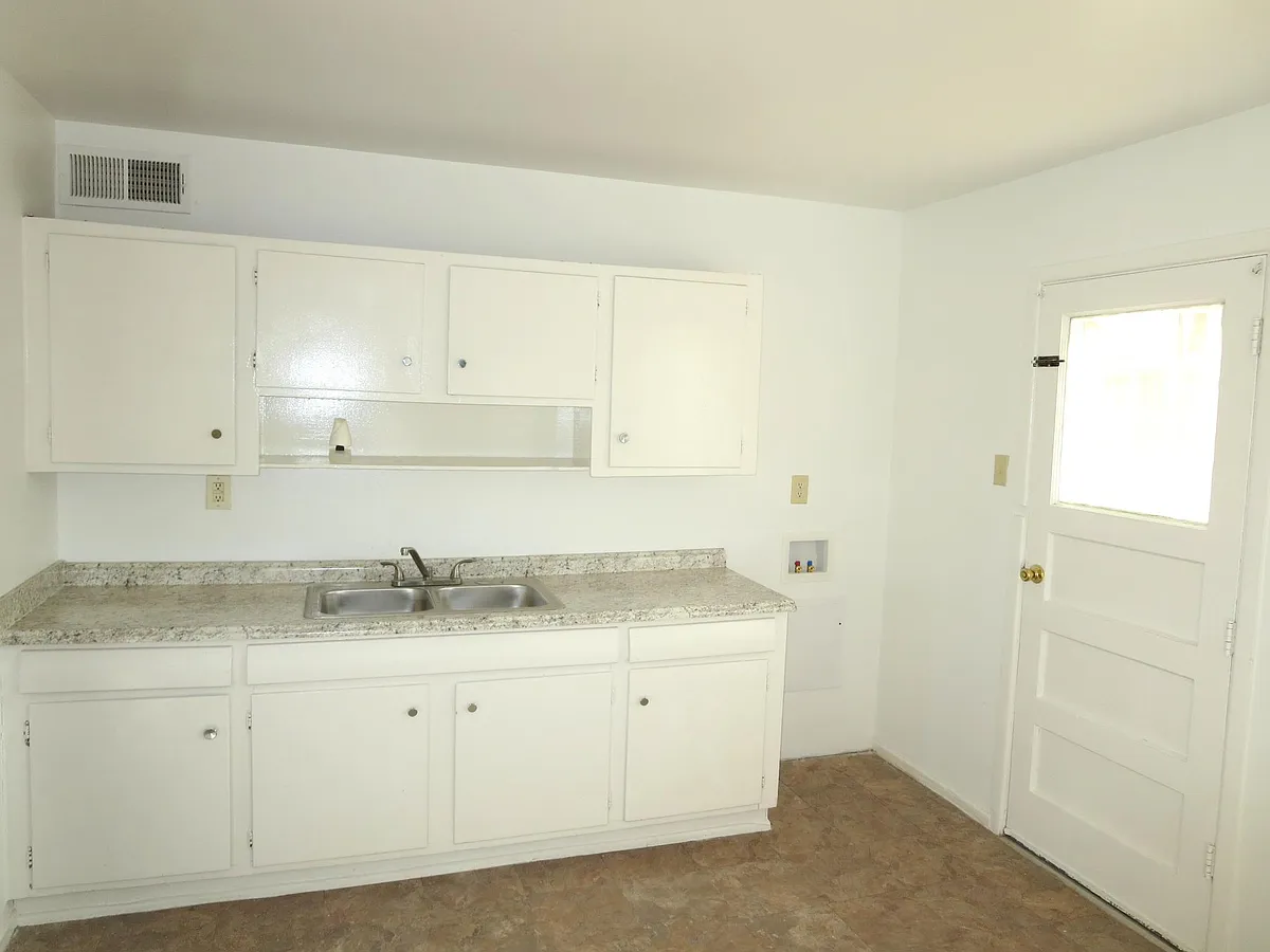 New Kitchen Countertops - 10241 Bellaire Ln