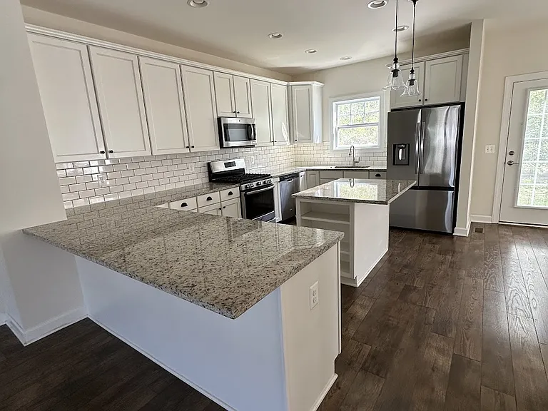 2436 Winthrop Dr — Photo 14