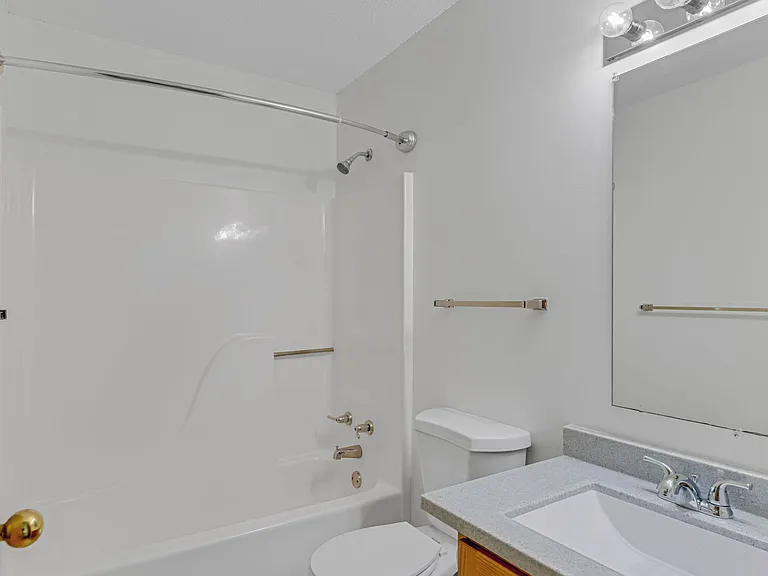 Applewoods Apartments — Photo 19