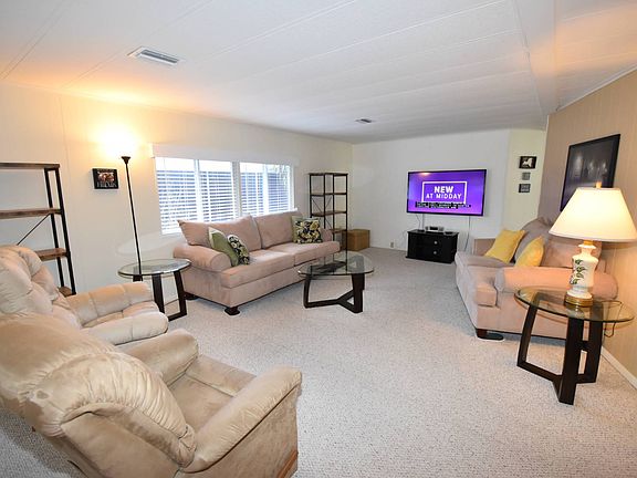 3rd image of 634 Poinsettia Dr