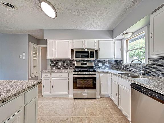 3rd image of 5723 Heron Dr