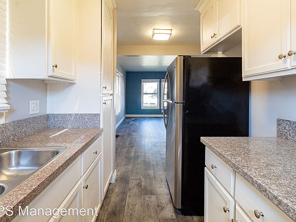 5th image of 150 W Hillcrest Blvd #9047307