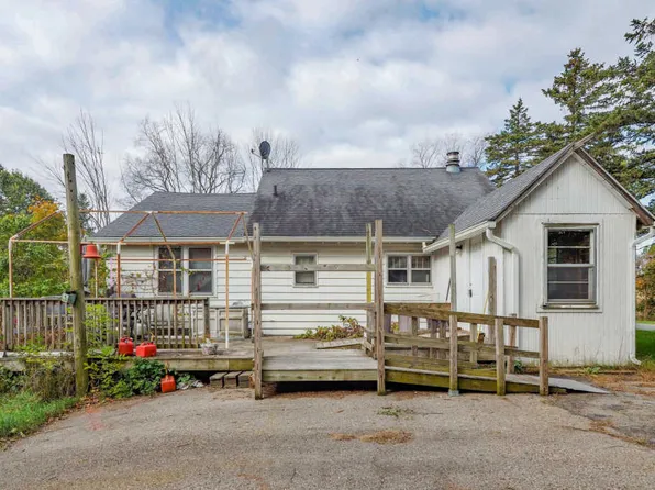 8970 Division Dr, Ceresco, MI 49033