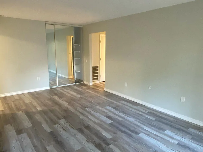 68 Shrewsbury Green Dr #B — Photo 6