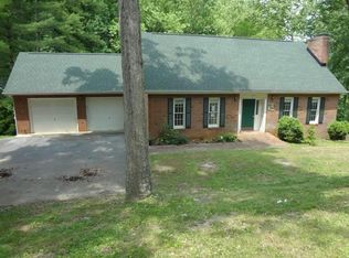 2104 Westwind Dr, Kingsport, TN 37660