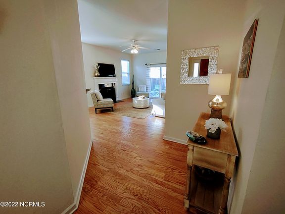 5th image of 310 Coral Stone Court SE
