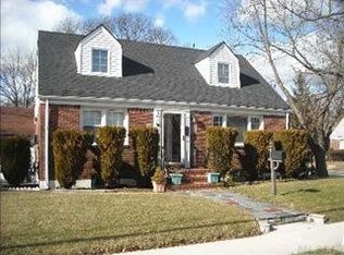 96 S Montague St, Valley Stream, NY 11580