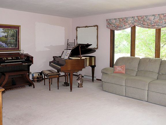 5th image of 1336 Holiday Dr