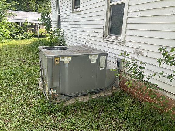 5th image of 815 Washington St