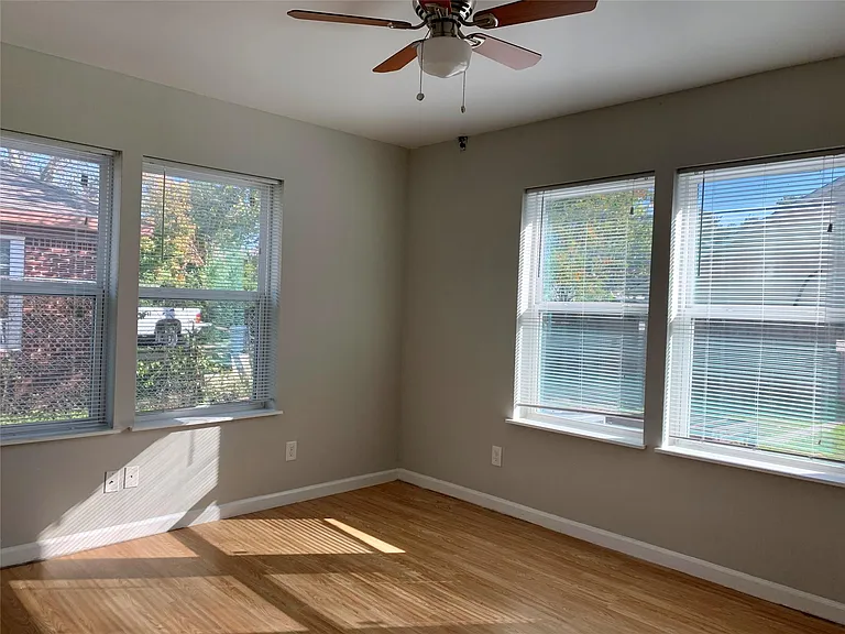 5026 Jefferson St — Photo 13