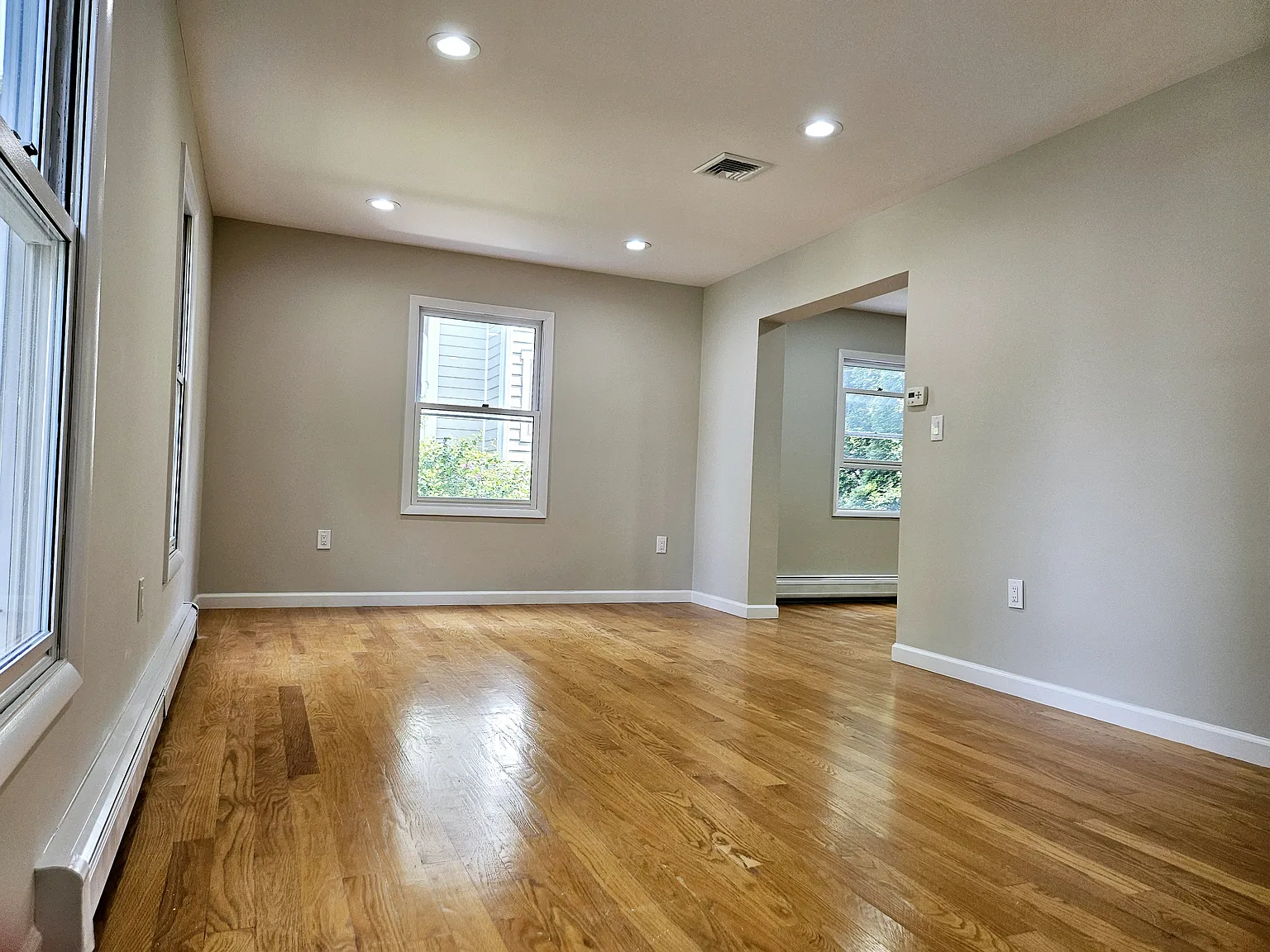 3 bed, 2.5 bath, 1750 sqft, $4,800 — Photo 2
