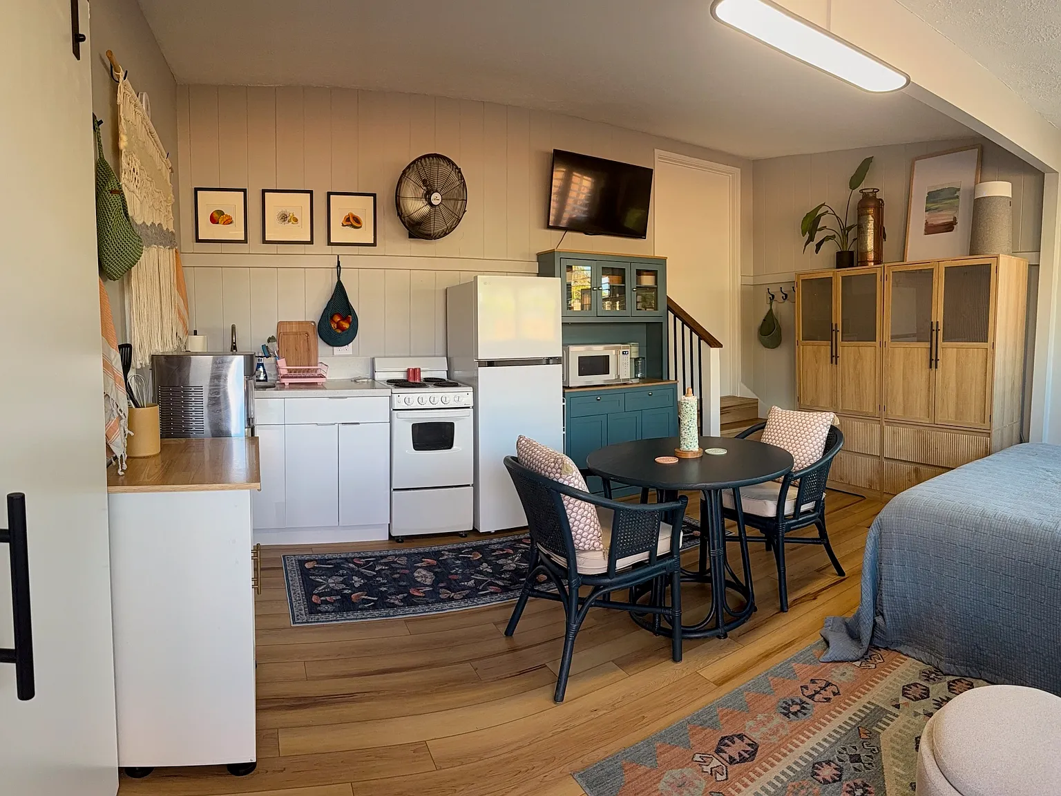 Studio, $3,200 — Photo 3
