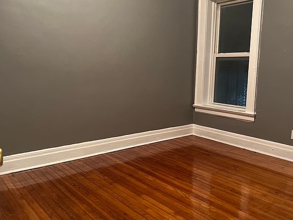 4th image of 221-223 Roseville Ave #210