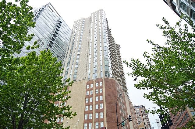 1st image of 645 N Kingsbury St APT 1802