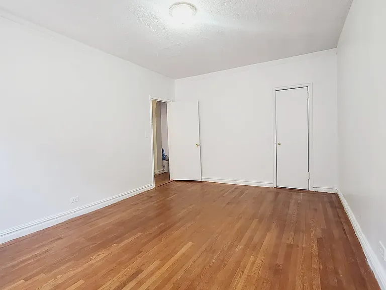 711 Walton Ave #4R — Photo 12