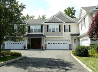 31 Franklin Ct, Newtown, CT 06470