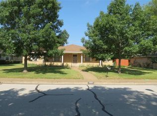 1011 Greenway Dr, Duncanville, TX 75137