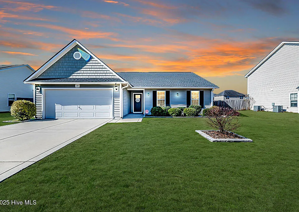 224 Roanoke Dr