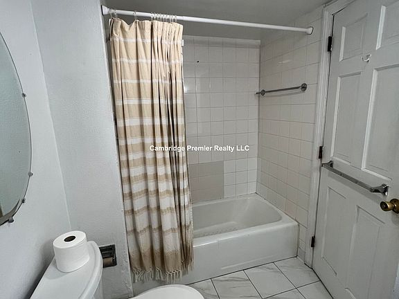 4th image of 10 Yarmouth St APT 4