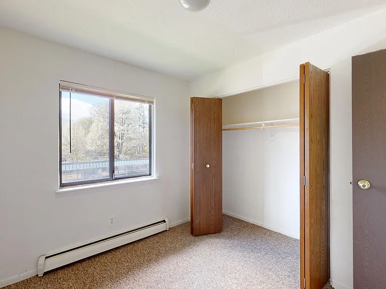 Mallard Cove Apartments — Photo 13