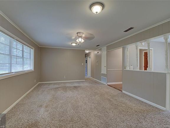 3rd image of 487 Dixon Ave