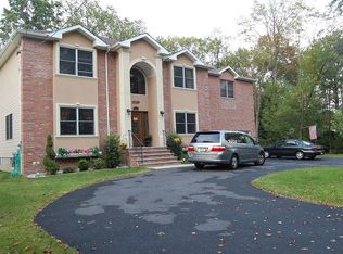 42 Stonybrook Rd, West Caldwell, NJ 07006