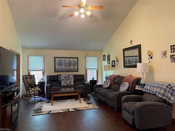 4th image of 596 Bayberry Dr