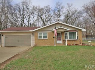 119 Arrow St, Pekin, IL 61554