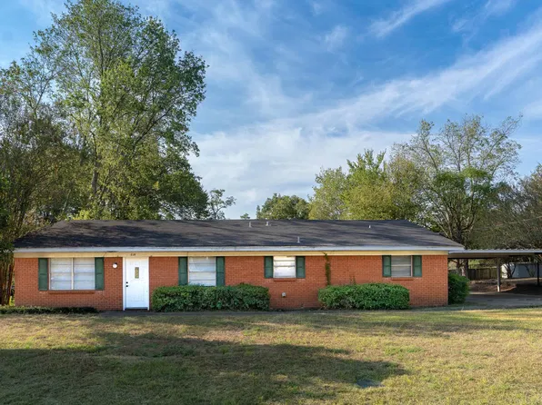210 W Elm Creek Dr, Longview, TX 75605