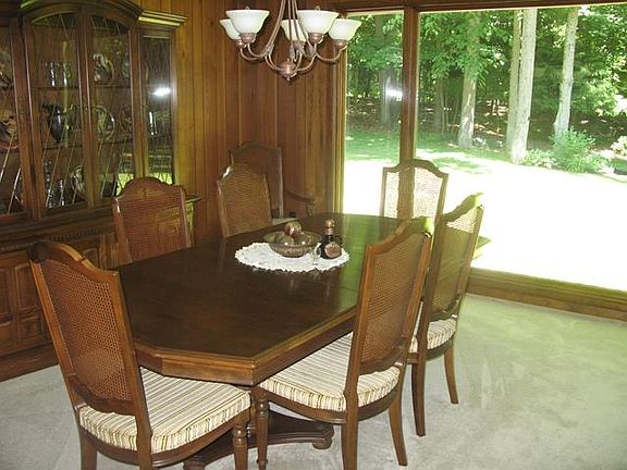 3rd image of 37 Woodland Dr