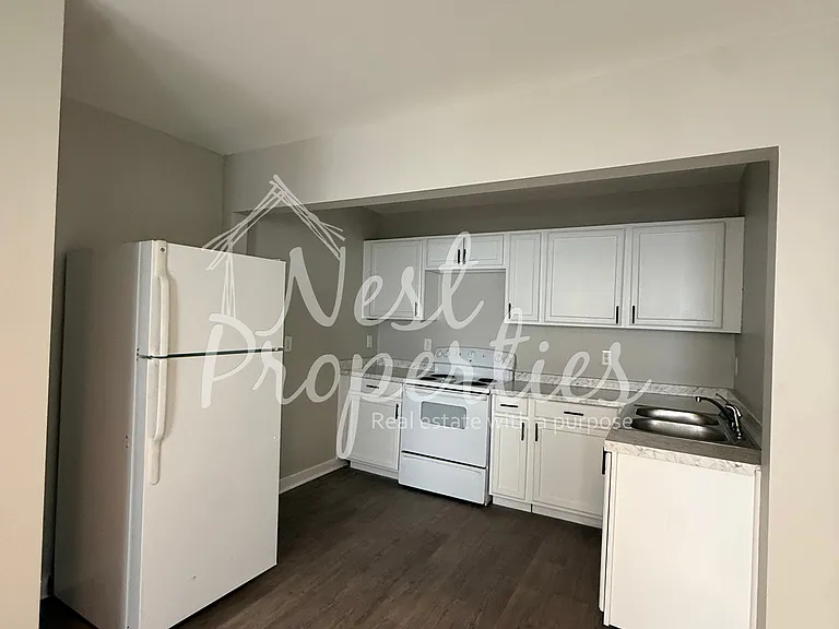 233 Cambridge Ave E #1 — Photo 2