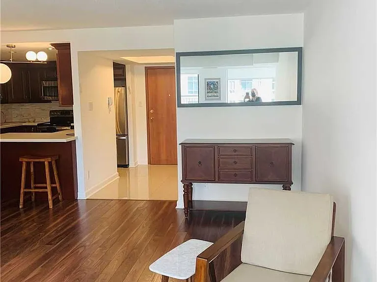 500 Glencairn Ave #303 — Photo 4