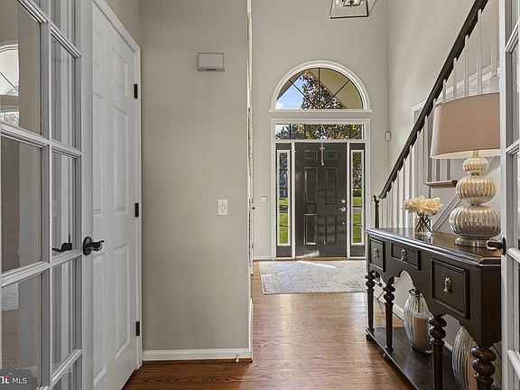 5th image of 1012 Saint Georges Ln