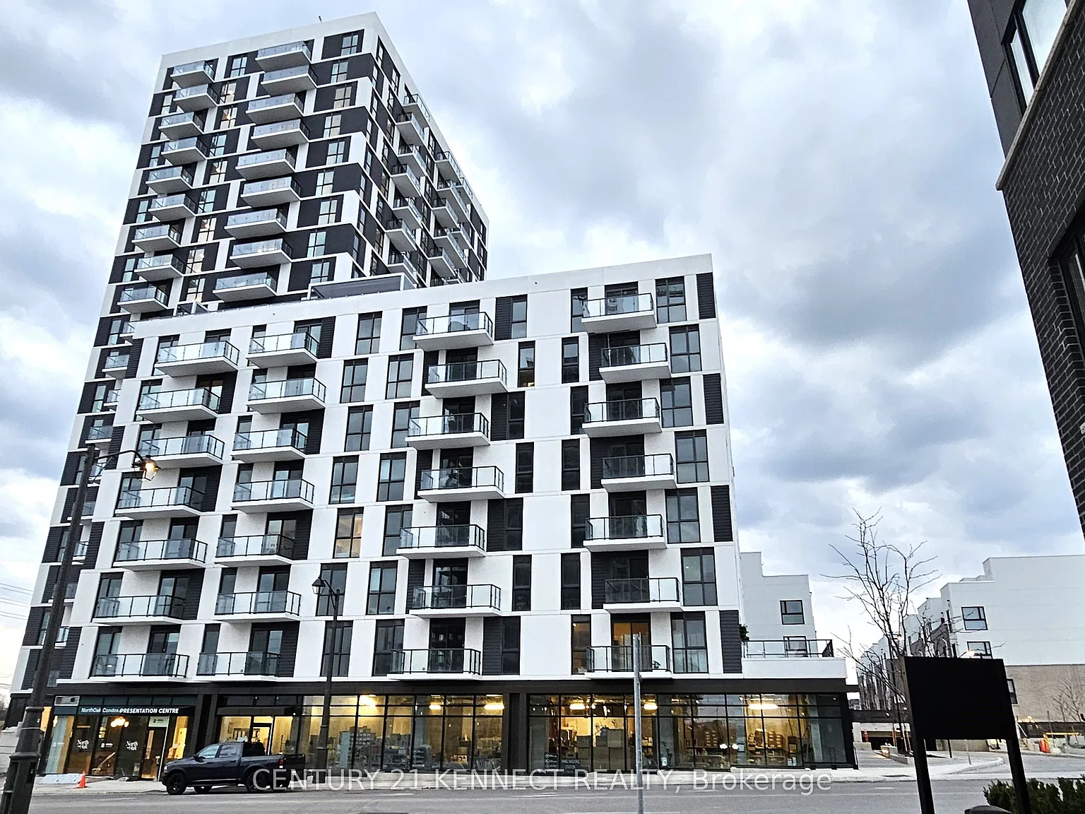 Oakvillage 3 Condos — Photo 2
