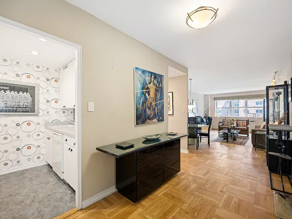 345 West 58th Street 8-D image 2 of 8