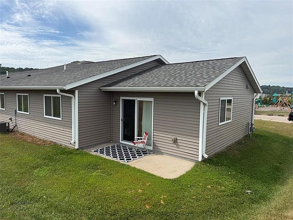 4th image of 736 Truman Way