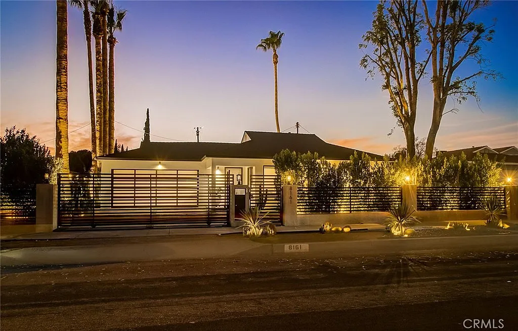Building Photo - 8161 Encino Ave