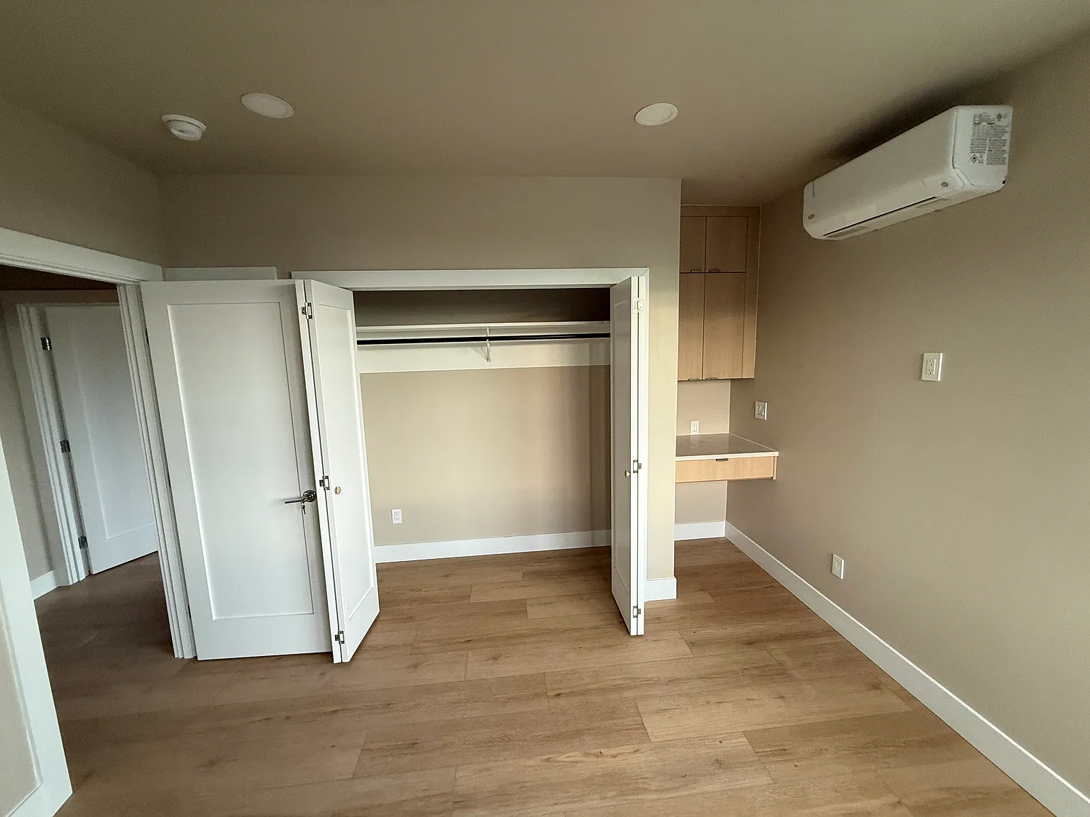 3 bed, 2600 sqft, $5,800 — Photo 4