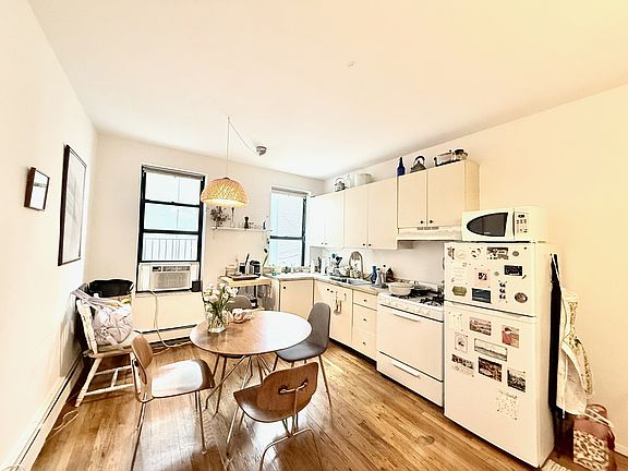 3rd image of 208 Franklin St #2B
