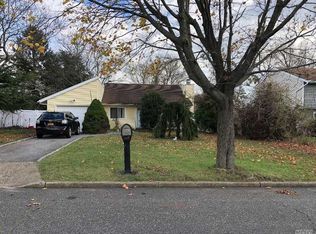 47 Narragansett Ave, Medford, NY 11763