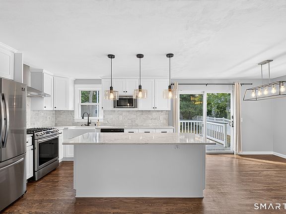 5th image of 425 Judd St