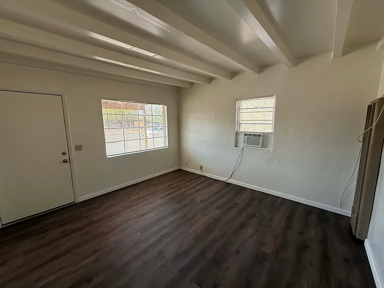 5009 E 1st St — Photo 7