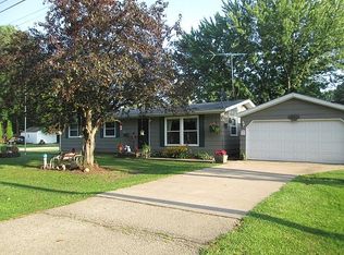 630 Michigan St, Omro, WI 54963