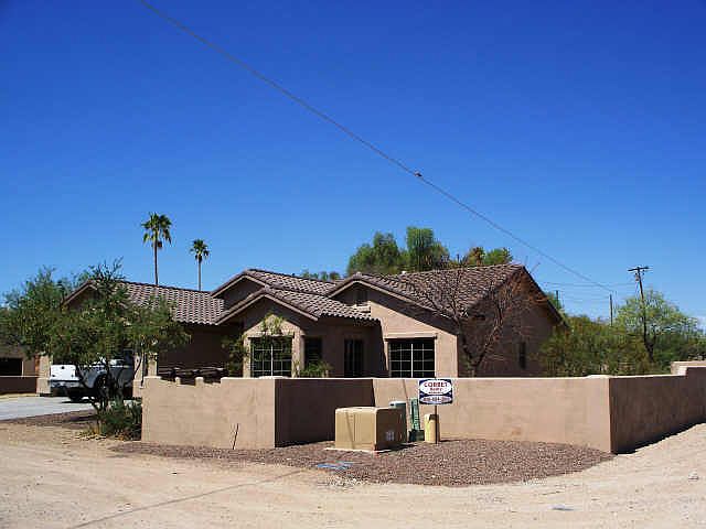 2nd image of 406 NE Mariposa Drive