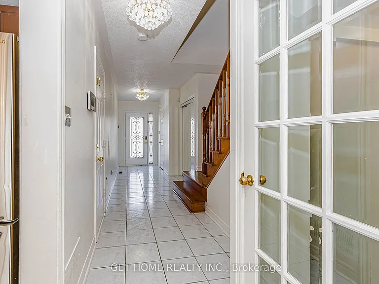 147 Foxchase Ave W — Photo 13