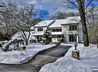 15 Grist Mill Ln, Upper Saddle River, NJ 07458