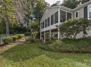 2760 Leucothae Way, Hendersonville, NC 28791