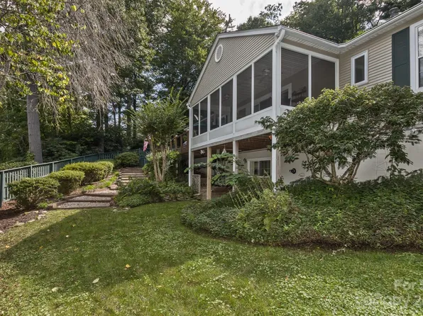 2760 Leucothae Way, Hendersonville, NC 28791